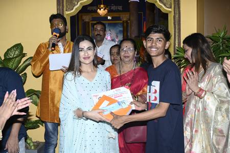 Actress Ruchi Gujjar Seeks Blessings At Ganapati Bappa Festival In Mumbai