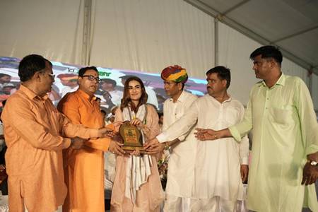 श्री देवनारायण मंदिर मेले में पहुँचीं अभिनेत्री रुचि गुर्जर, दहेज और बाल विवाह के खिलाफ उठाई बुलंद आवाज